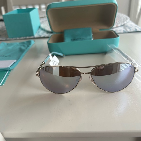 Brand new Tiffany and co aviator sunglasses 💯 - Picture 3 of 8